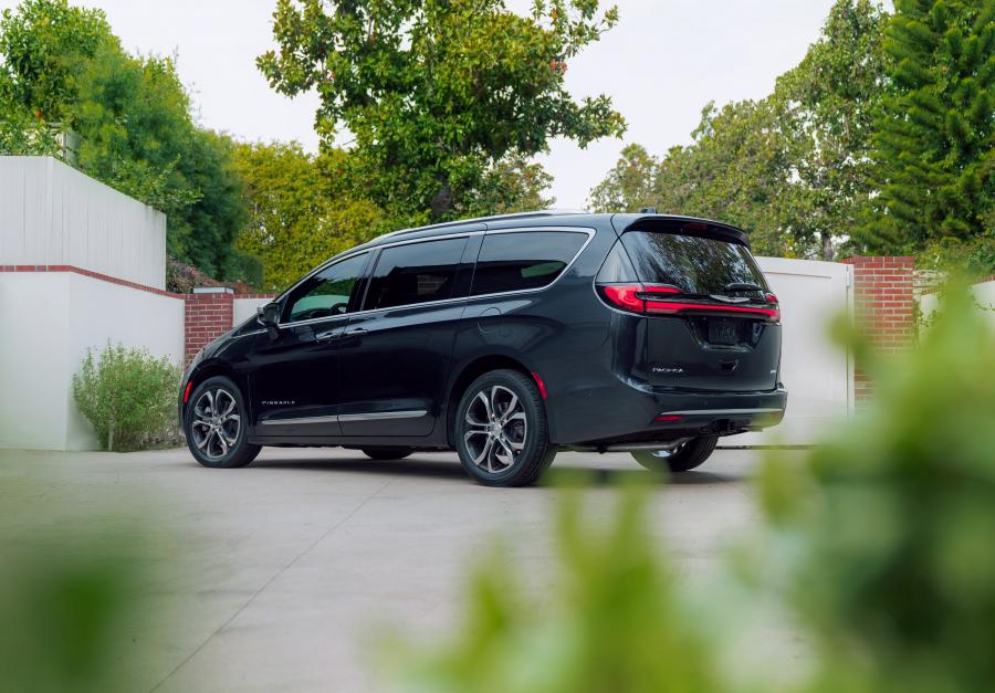  Chrysler Pacifica Pinnacle AWD (RU) 2020 года  (фото 4 из 82)
